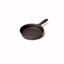 Load image into Gallery viewer, Field No. 4 Skillet – 6 ¾ inches
