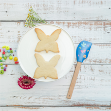 Load image into Gallery viewer, Spring Fling Butterfly Cookie Cutter Set with Spatula Cast Iron Company
